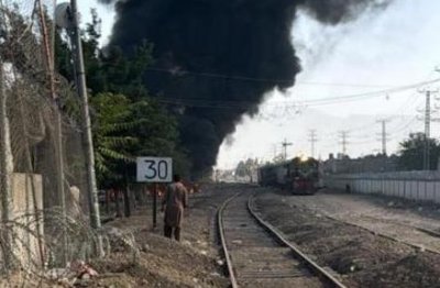 Десетки загинали и ранени при атентат срещу влак край Пакистан