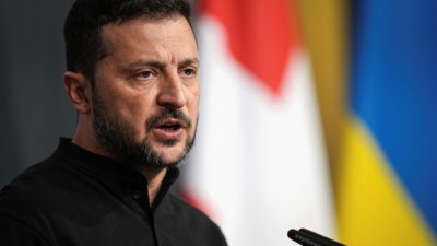 Зеленски присъства на препогребването на тленните останки на спрягания за нацист Андрей Мелник (ВИДЕО)