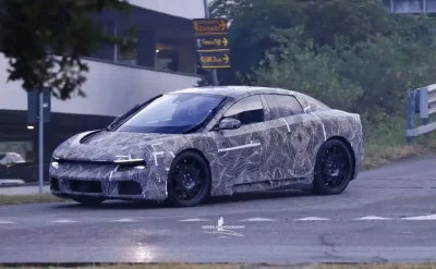 Ferrari Luce дебютира в Италия: Необичаен детайл в дизайна веднага привлече внимание (СНИМКИ)