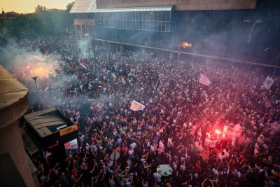 Ескалация в Белград: Над 20 души бяха арестувани след сблъсъци на антиправителствен протест (СНИМКИ+ВИДЕО)