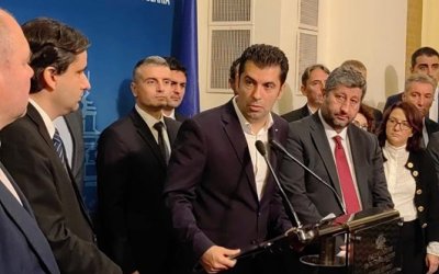 Коалицията ПП-ДБ е пред разпад! Министър Юлиан Попов предавал информация на чужди служби, а областния на Бургас и Бачийски - мразени от всички!