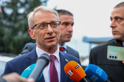 Премиерът поиска МВР да провери отправяли ли са полицаи заплахи към министър