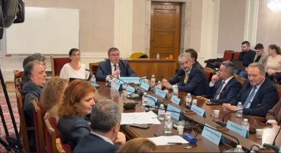 Комисията по здравеопазване взе решение: Министърът на здравеопазването да отмени заповедта за освобождаването на шефа на Пирогов