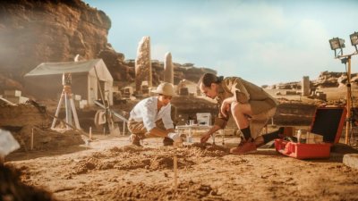 Учени откриха древни изображения на странни фигури върху скали в Танзания