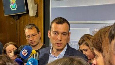 MEDIAMALL притисна Васил Терзиев с неудобни въпроси. ПР-ката му се опитва да го спасява с викове &ldquo;МЛЪКНИ БЕ&rdquo; (ВИДЕО)