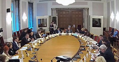 Бюджетната комисия започна разглеждането на бюджетите на ДОО и НЗОК на второ четене