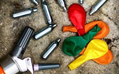 Откриха близо 4000 дози райски газ във Варна