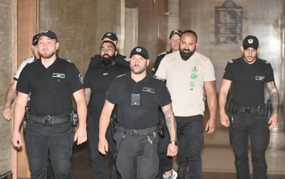 Четирима от &bdquo;Калашниците&ldquo; остават зад решетките за рекет, заплахи и схема с проститутки