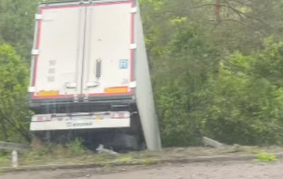 Заради аварирал ТИР: Километрично задръстване на Хемус