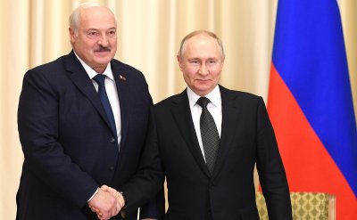Лукашенко при Путин в момент на напрежение: Беларус между Русия и Запада