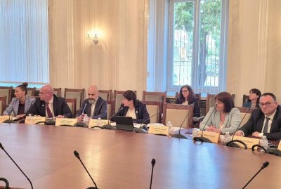 Комисията по туризъм прие правилата за работата си след емоционален дебат и фрапиращо неразбиране на правната материя от представителите на мнозинството