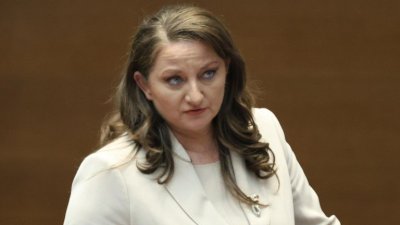 ГЕРБ писа "Среден 3" на бюджета на Гълъб Донев
