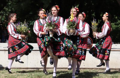 Празникът на лечебните билки: Как България отбеляза Еньовден
