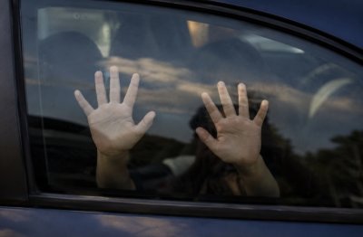 Ужас в Кипър: Две българчета бяха открити мъртви в автомобил