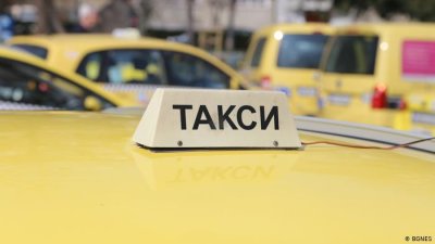 Видеа от такси без съгласие предизвикаха обществена реакция и правен спор