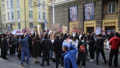 Напрежението в НАТФИЗ продължава: Ректорът отрече репресии, студентите настояват за оставката му
