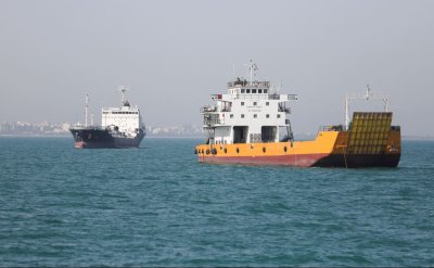 Катар призова за спиране на морския трафик след иранските атаки