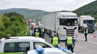 Хванаха в София камионджия с 37 акта, 98 фиша и отнети всички точки