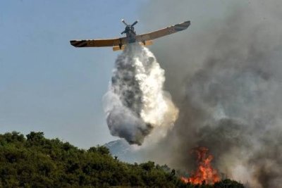Огнената стихия в Гърция излезе извън контрол