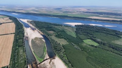 Дунав падна под критични нива: Корабоплаването е силно затруднено, десетки шлепове чакат