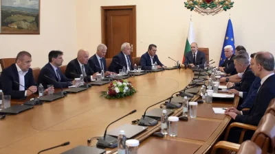 Радев свика работна среща с министри и служби за сигурността в страната: Няма заплаха