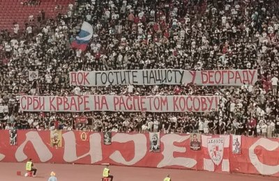 (ВИДЕО) Феновете на Цървена звезда нападнаха Вучич за визитата на Зеленски