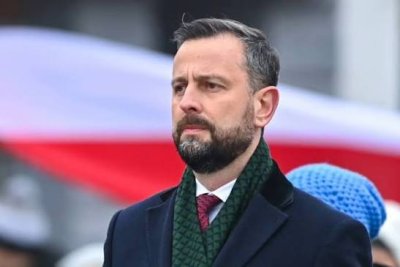 Полският министър на отбраната: Украйна няма да се присъедини към ЕС с Бандера на знамето си