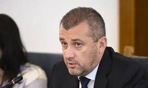 Георги Пеев настоява АПИ да преработи заповедта за движението на камионите