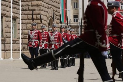 Заради тържествената смяна на почетния гвардейски караул променят движението в центъра на София