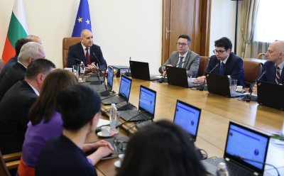 Алфа Рисърч: Румен Радев е с висок личен рейтинг, но обществото е критично към резултатите от действията на кабинета