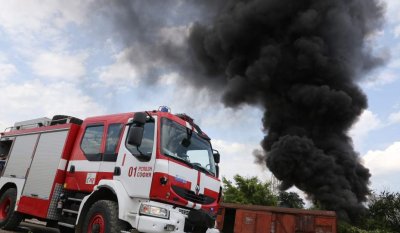 Голям пожар избухна между столичните квартали &bdquo;Люлин&ldquo; и &bdquo;Модерно предградие&ldquo; (ВИДЕО)