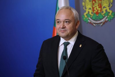 Демерджиев: Искаме да се установи на какво основание множество лица са заплащали полетите на Пеевски