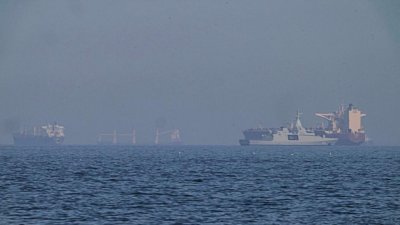 Петролните цени се покачиха след нови заплахи около ключовия морски маршрут