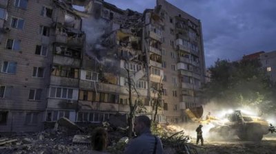 Десетки загинали и ранени след атаки срещу Киев