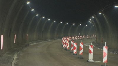 Кой ще грабне &euro;50 млн. за ремонта на опасния тунел &bdquo;Траянови врата&ldquo;?
