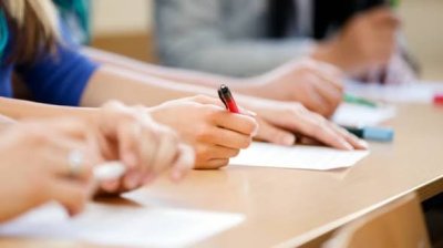 Предстои поправителен изпит на матурата по български език и литература