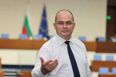 Верни ли са слуховете, че бившият депутат на &ldquo;Възраждане&rdquo; Златан Златанов си пада по малки момиченца и момченца?