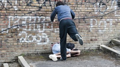 Жестока агресия между деца: Тийнейджъри пребиха момче в София