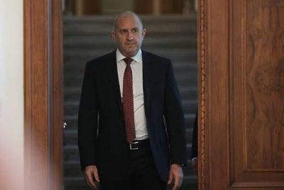 Радев: Няма заплаха за България заради самолетите в &bdquo;Безмер&ldquo;