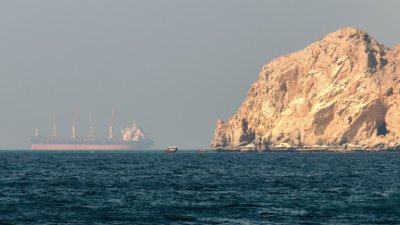 Иран губи контрол над Ормузкия проток, САЩ засилват позициите си