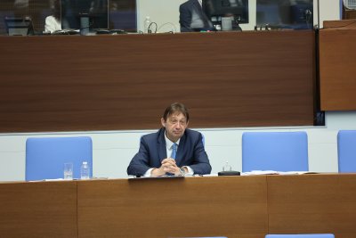 Време е Шишков да престане да ни прави на пълни глупаци!