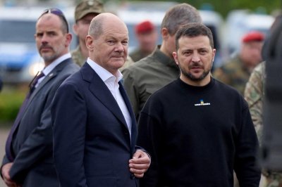 Подкрепата за Украйна в ЕС от бившия германски канцлер дошла след колебания и ... вино