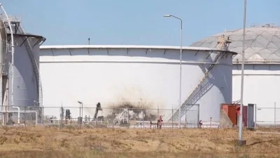 Експлозия на рафинерия на пристанището в Ротердам: Има загинал и ранени