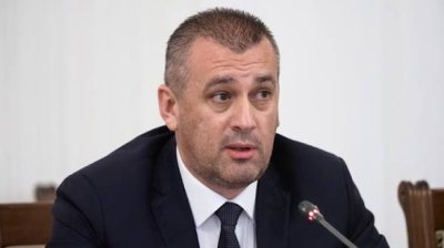 Транспортният министър отхвърли информациите за изпълнявана разузнавателна мисия от руския самолет, прелетял над България