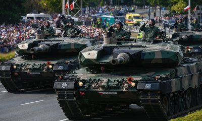 Полша показа арсенала си: Танкове, изтребители и ракети дефилираха във Варшава (СНИМКИ+ВИДЕО)