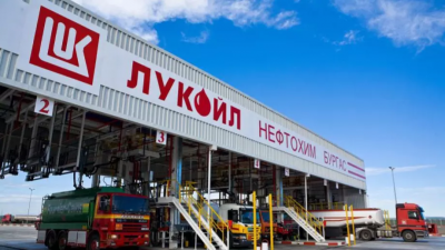 Нефтът за &bdquo;Лукойл&ldquo; е договорен до края на септември, няма риск от недостиг