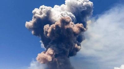 Вулканична пепел спря полетите от летището в Джакарта