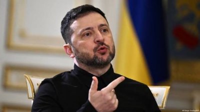 Зеленски: Русия удари летищата в Киев