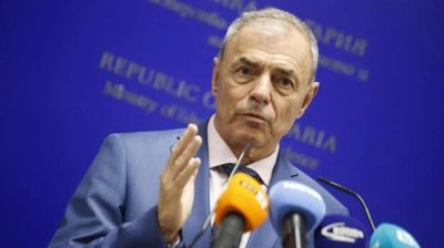 Сергей Игнатов: Учебните програми са претрупани, а децата са претоварени