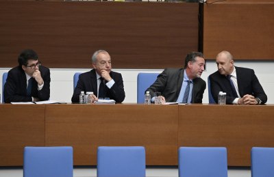 Тролове и медийни олигарси: Скандал в парламента между вицепремиера Иво Христов и ДБ